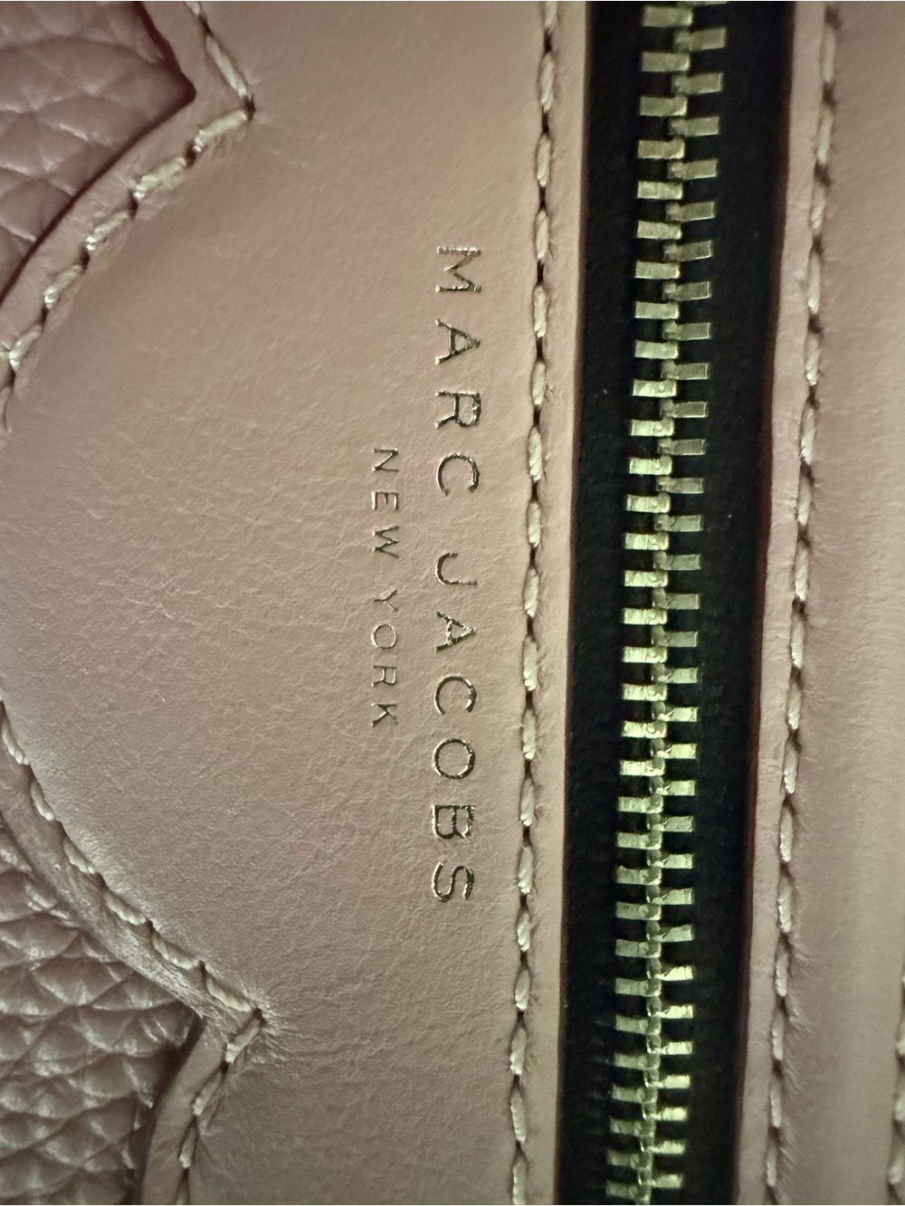 Marc Jacobs Pale Pink Scalloped Leather Crossbody - Picture 6 of 7